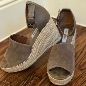 Steve Madden Jaylen Wedge Sandal 9.5 Suede